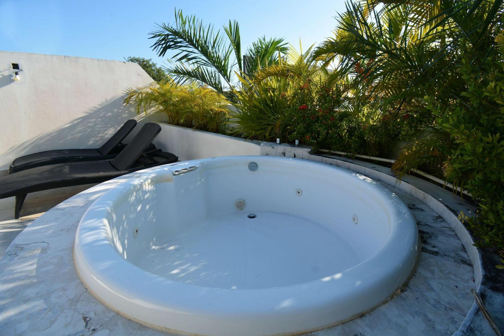 2br 2ba Penthouse With Private Rooftop Terrace *
