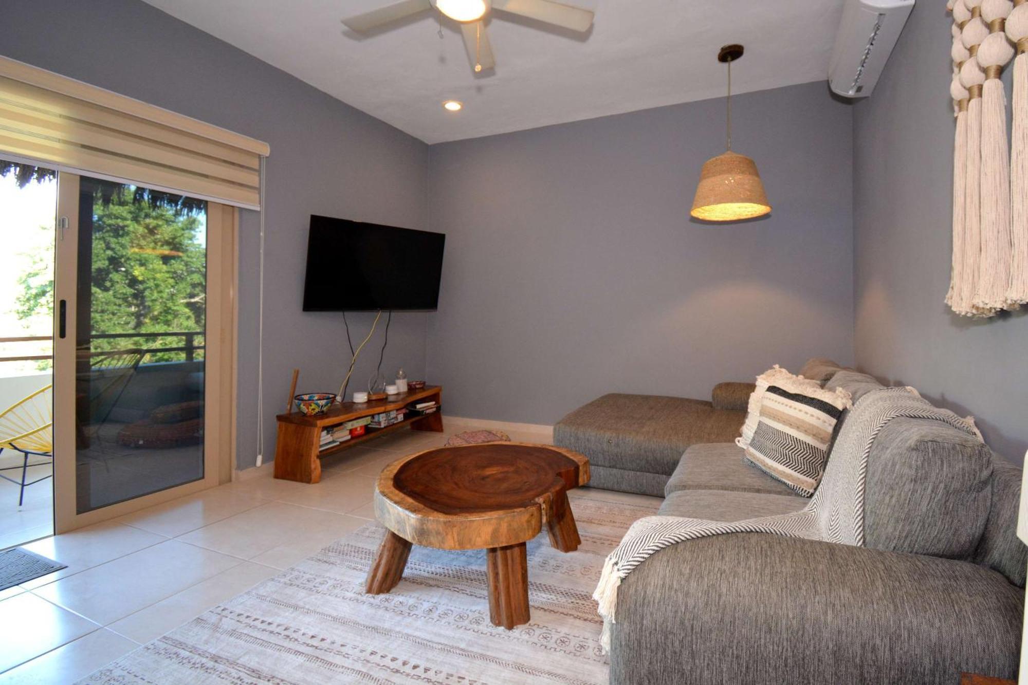 2br 2ba Penthouse With Private Rooftop Terrace