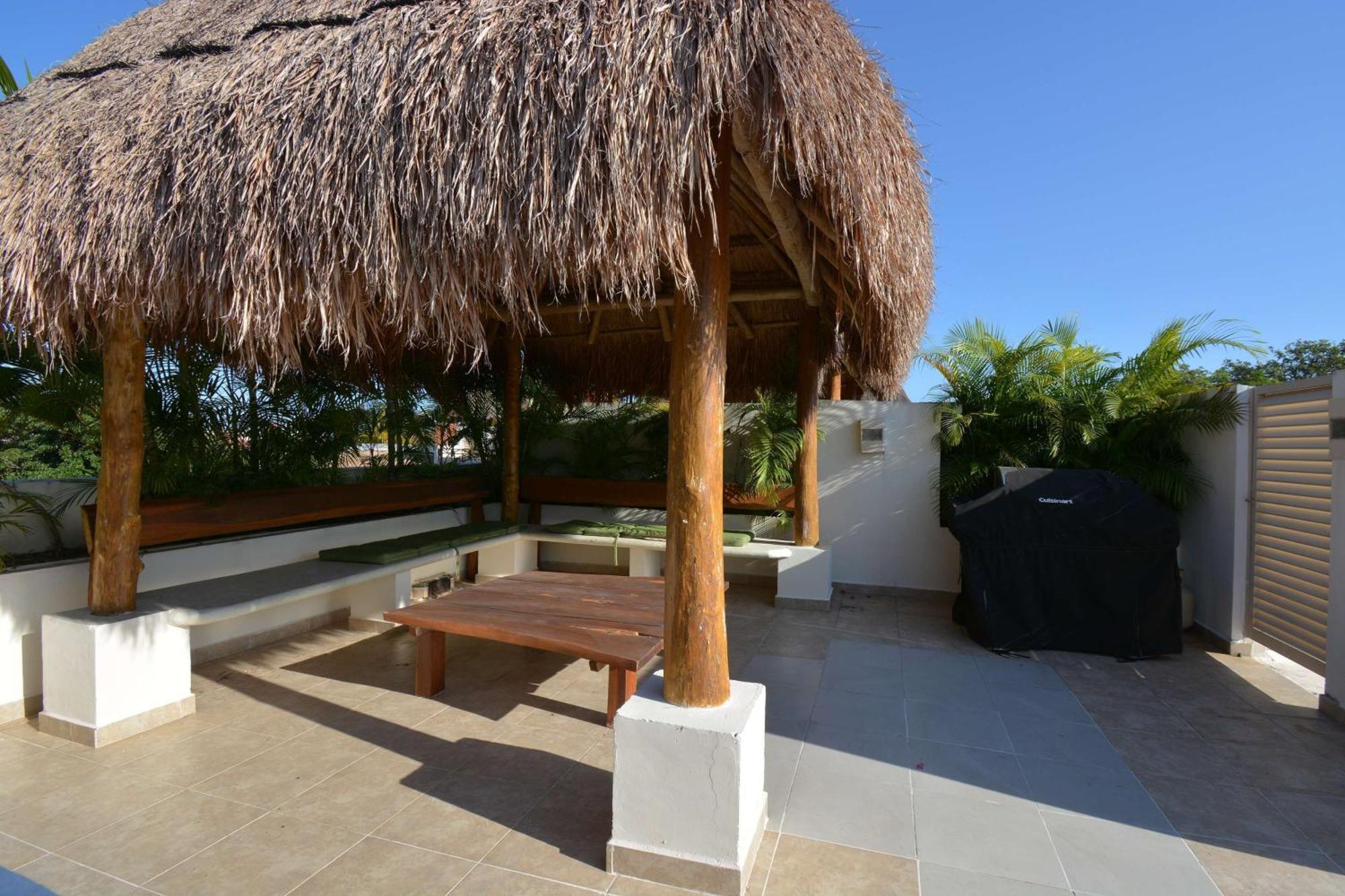 Apartment 2br 2ba Penthouse With Private Rooftop Terrace
