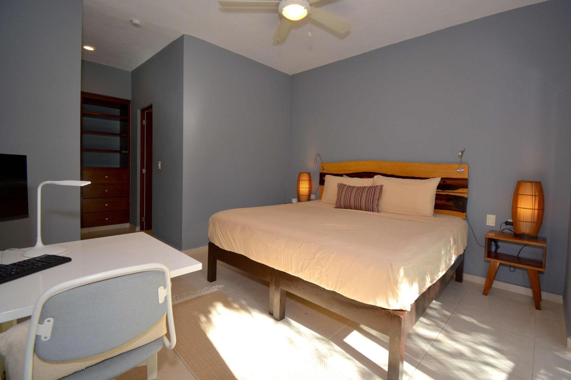2br 2ba Penthouse With Private Rooftop Terrace Apartment *